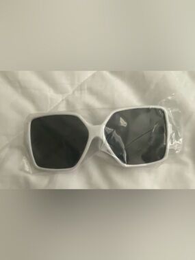 White Frame Polarized Sunglasses with Dark Lenses